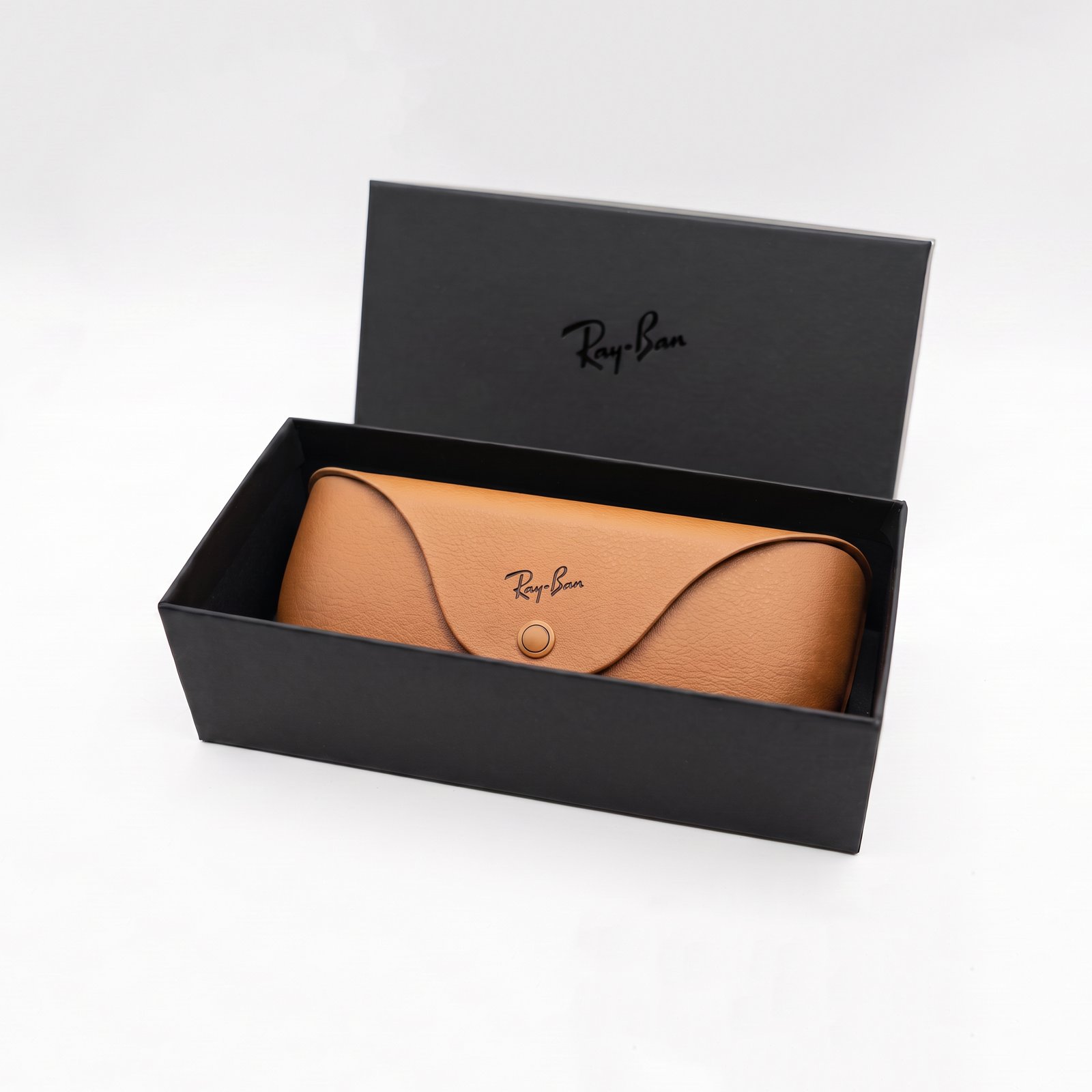 Зарядний кейс Ray-Ban Meta charging case для окулярів Gen 1 та Gen 2 (ARW0001AT 000001) 7 Зарядний кейс Ray-Ban Meta charging case для окулярів Gen 1 та Gen 2 (ARW0001AT 000001) - Зображення 7