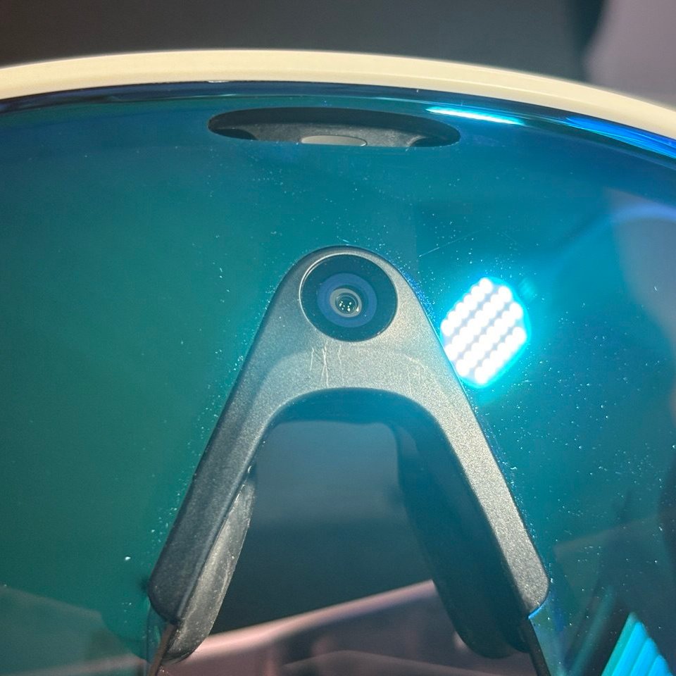 Розумні окуляри Oakley Meta Vanguard White/Prizm Sapphire (OW8001-0652OB) OPEN BOX 3 Розумні окуляри Oakley Meta Vanguard White/Prizm Sapphire (OW8001-0652OB) OPEN BOX - Зображення 3